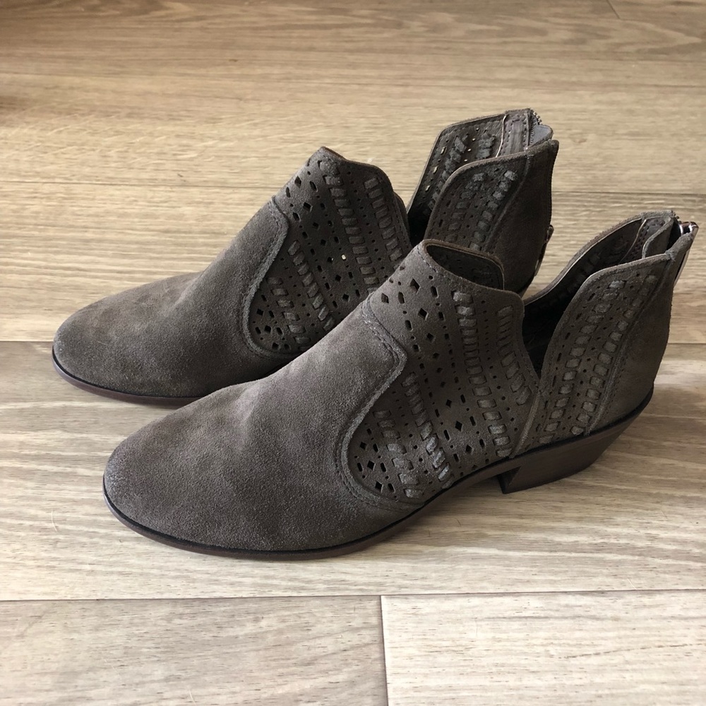 Vince Camuto Prasata Bootie Grey Suede size 7.5